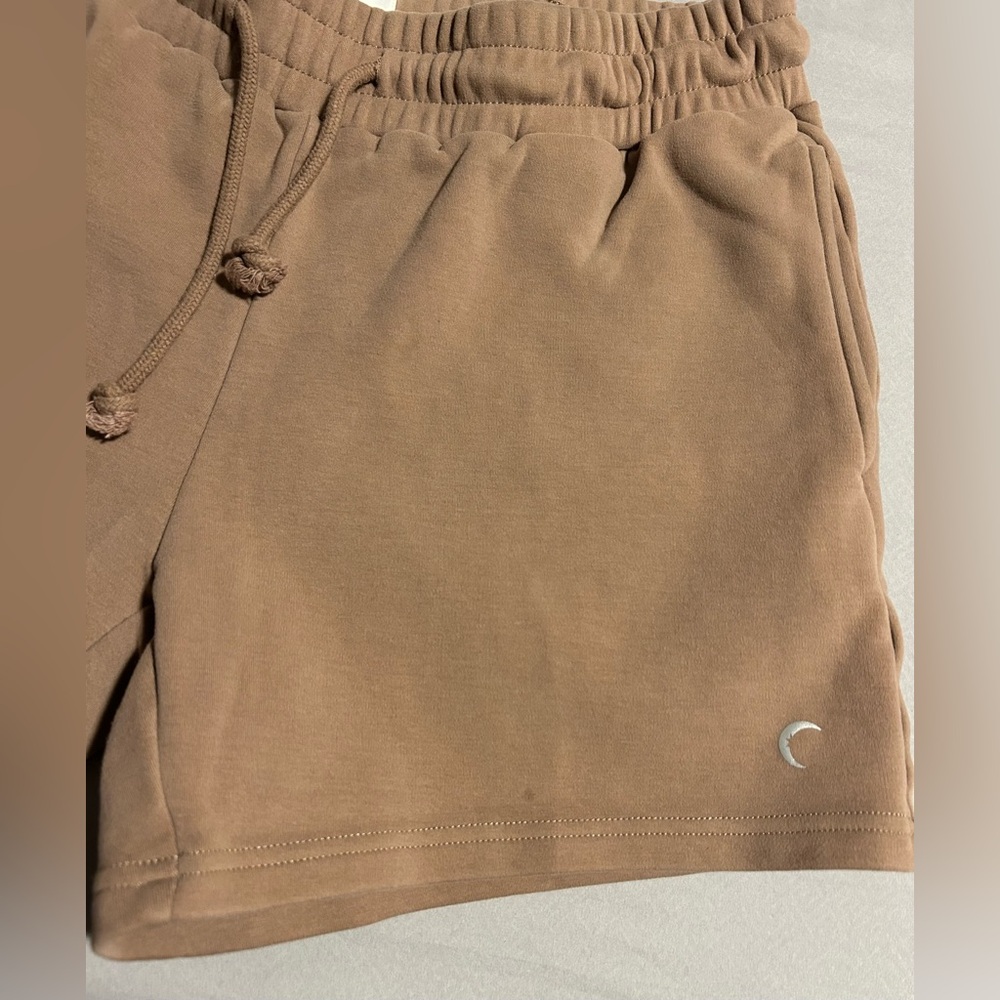 ZYIA Athletic Shorts in Light Brown Tan- size s fit - Picture 7 of 8